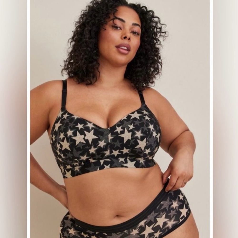 Torrid Curve SZ 40G. Wire-Free lightly lined. Long lined 360 Back Smoothing Bra